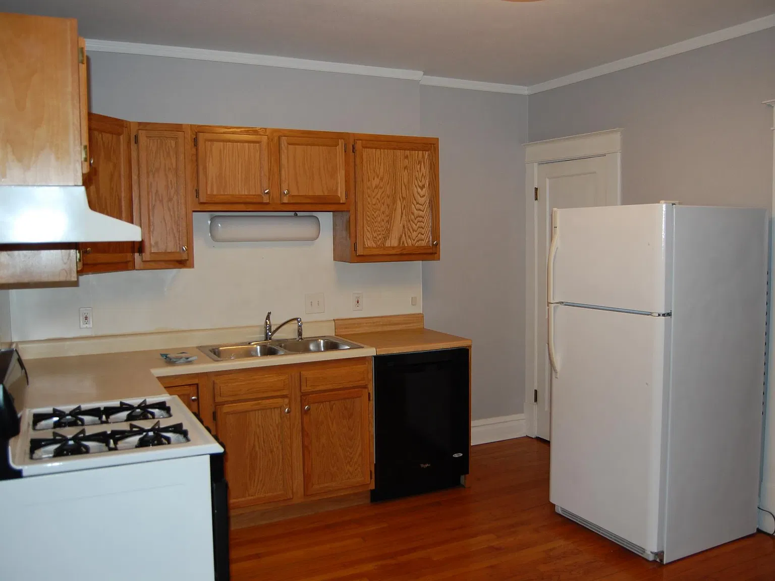 3164 Alfred Ave — Photo 2
