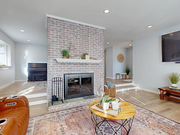 4th image of 316 N Woodstock Dr