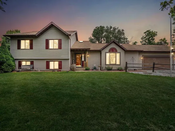 215 Hillside Terrace, Poynette, WI 53955
