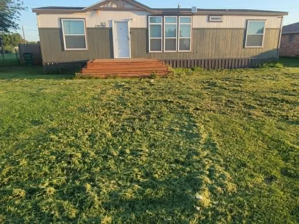 1105 W 13th St, Quanah, TX 79252