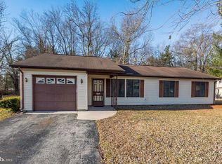 268 Applewood Ln, Carneys Point, NJ 08069