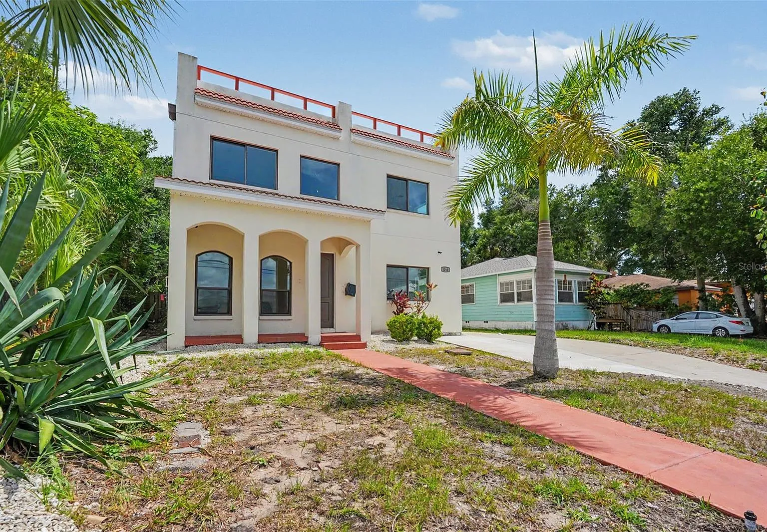 4 bed, 4.0 bath, 2592 sqft, $4,500 — Photo 2