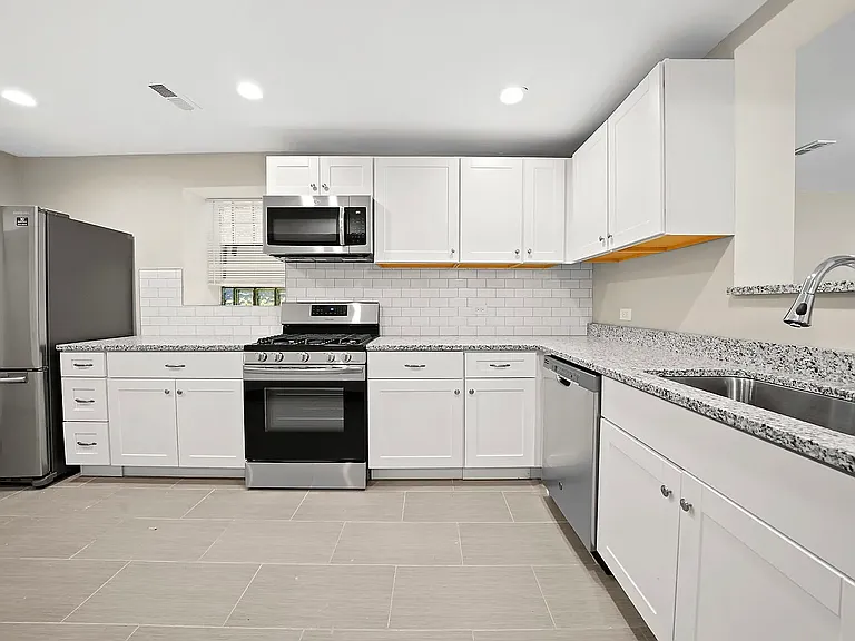 3131 W Augusta Blvd #G — Photo 4