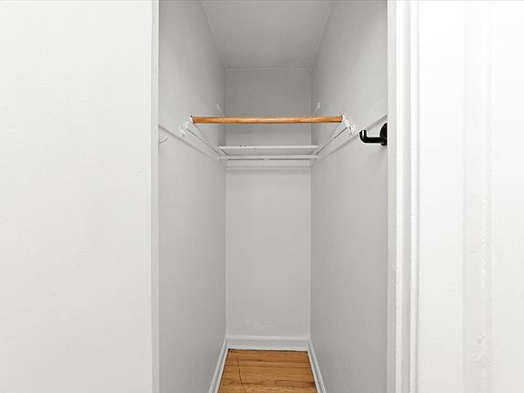 5th image of 652 W Oakdale Ave APT 2N