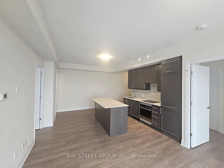 9075 Jane St #2009 — Photo 8