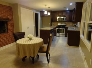 456 Park Club Ln, Amherst, NY 14221