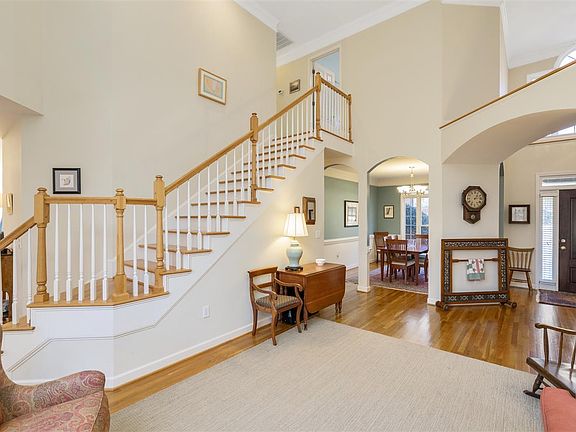 3rd image of 406 Little Farm Dr