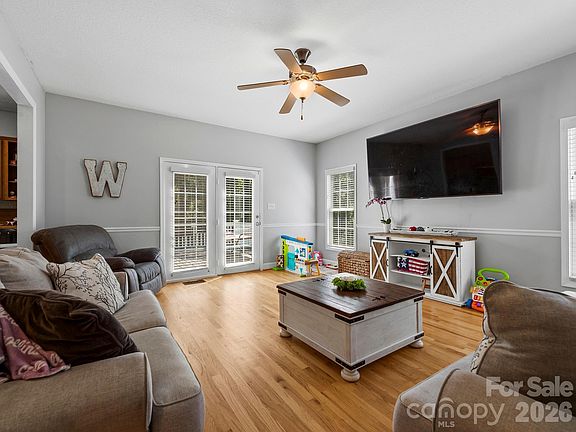 5th image of 66 Azalea Dr