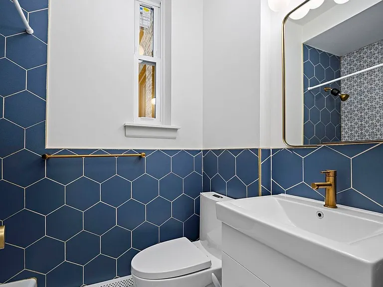 1120 Hudson St #4 — Photo 15