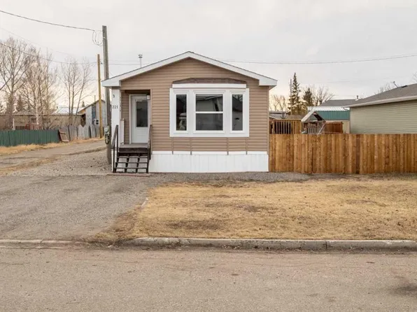 221 W 4th St, Stirling, AB T0K 2E0