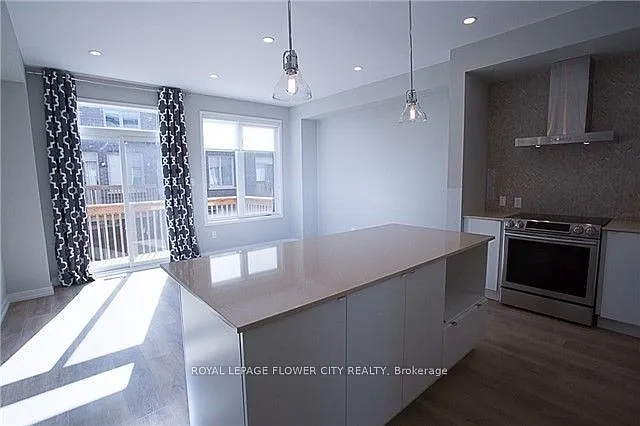 220 Huguenot Rd — Photo 9