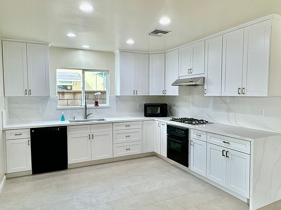2nd image of 5508 Sara Mar Ln