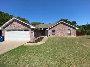 618 Pine Bluff St, Cleburne, TX 76031