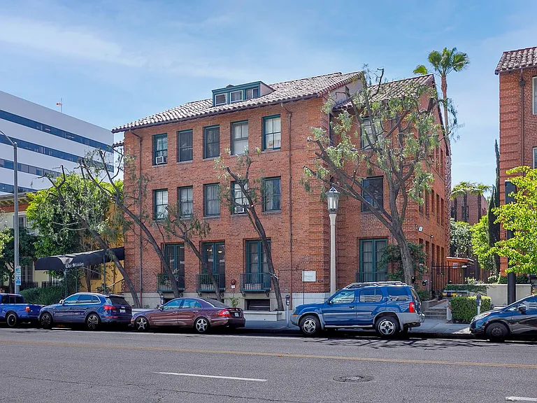 149 S Los Robles Ave — Photo 25