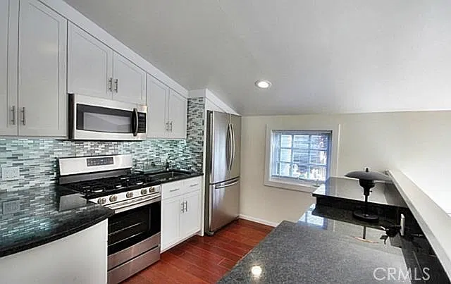 Studio, 550 sqft, $2,600 — Photo 1
