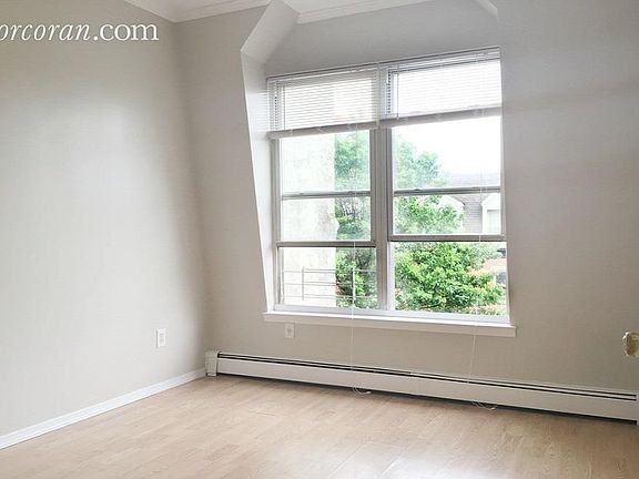 5th image of 239 E 110th St APT 3