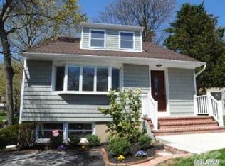 41 Long St, Huntington Station, NY 11746