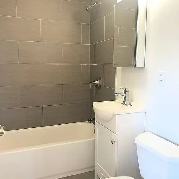 31 Middle St #1 — Photo 2