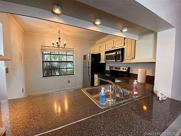 4th image of 548 Westtree Ln #548