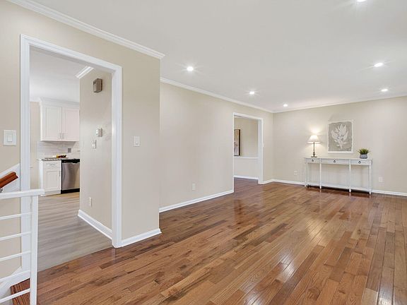 4th image of 6629 Suburban Dr