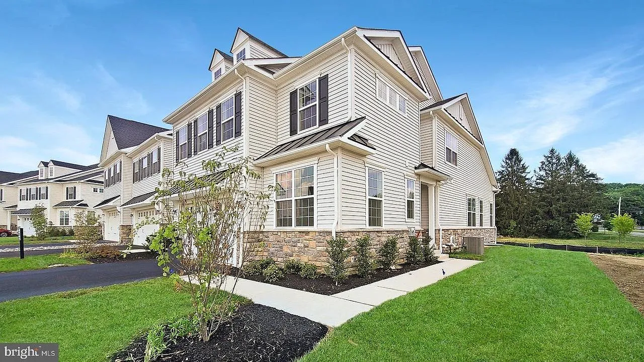 431 Lee Pl — Photo 1