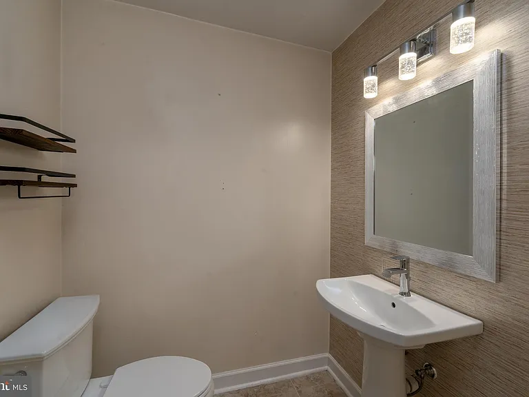 1908 Champlain Dr — Photo 17