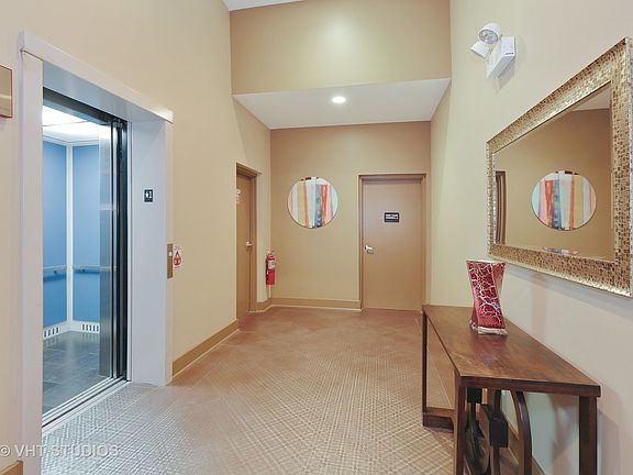 3rd image of 5760 N Lincoln Ave #305