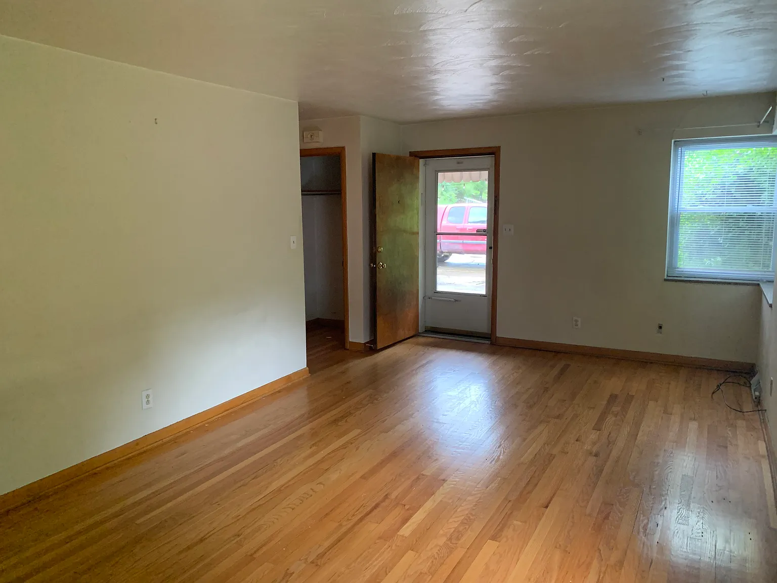 2 bed, 1.5 bath, 1730 sqft, $950 — Photo 4