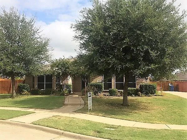 3 bed, 1917 sqft, $2,550 — Photo 2