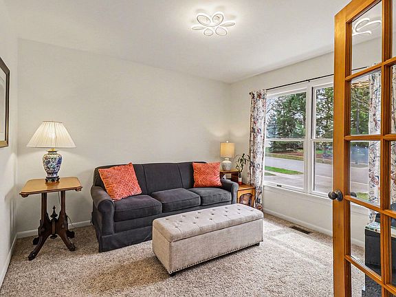 4th image of 580 Trego Cir