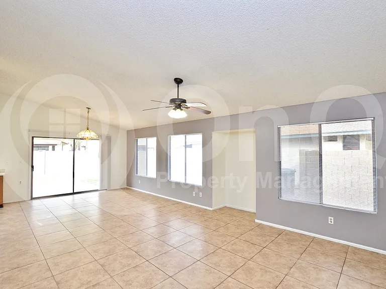 10026 W Roma Ave — Photo 8