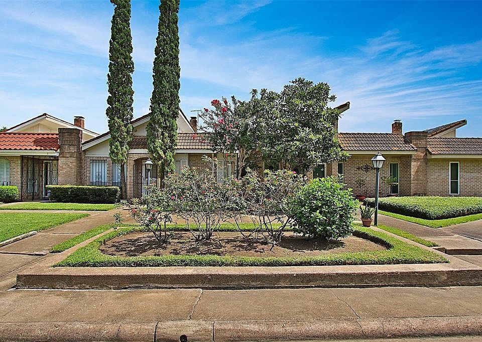 1st image of 3310 Palm Desert Ln