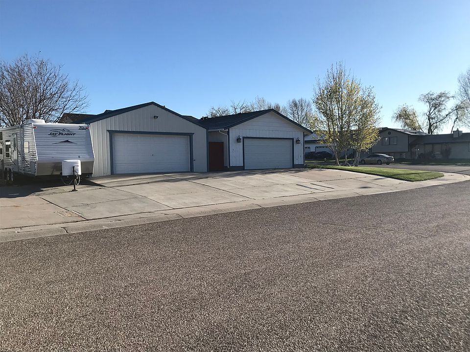 2 Garages & RV Parking