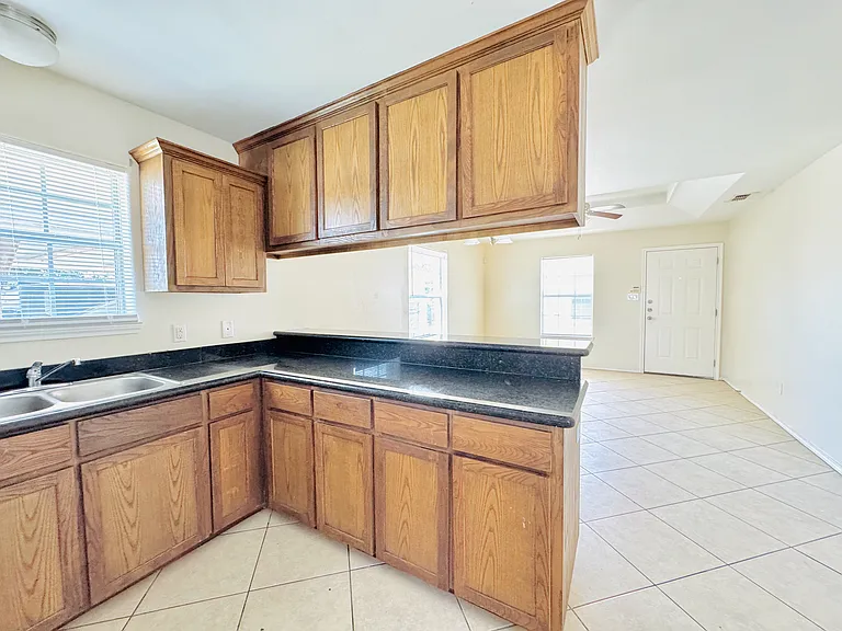 200 W Albatross Ave #A — Photo 4