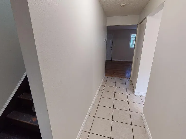 2728 Scarsdale Rd — Photo 2