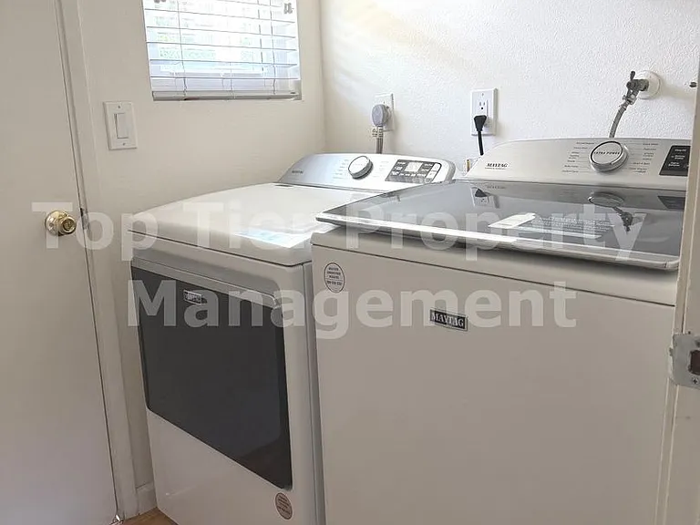 125 Acacia Ave — Photo 39
