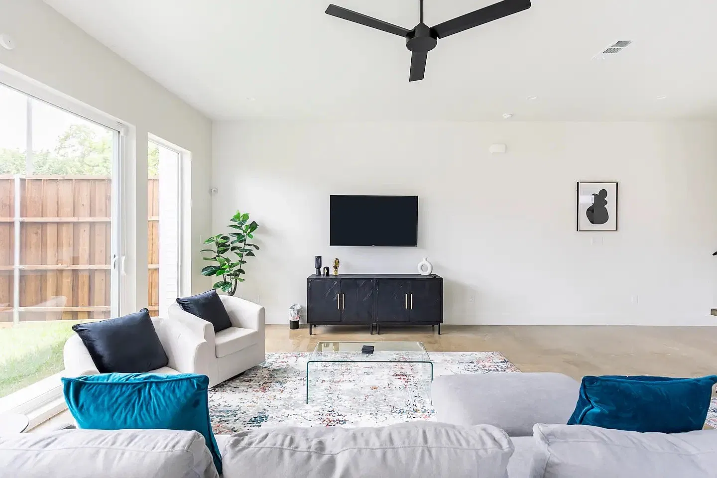 3 bed, 2.5 bath, 2142 sqft, $3,500 — Photo 3