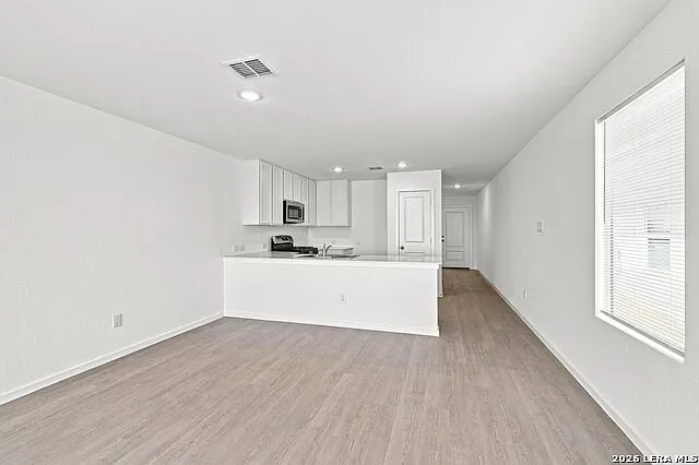3 bed, 2.0 bath, 1402 sqft, $1,550 — Photo 3