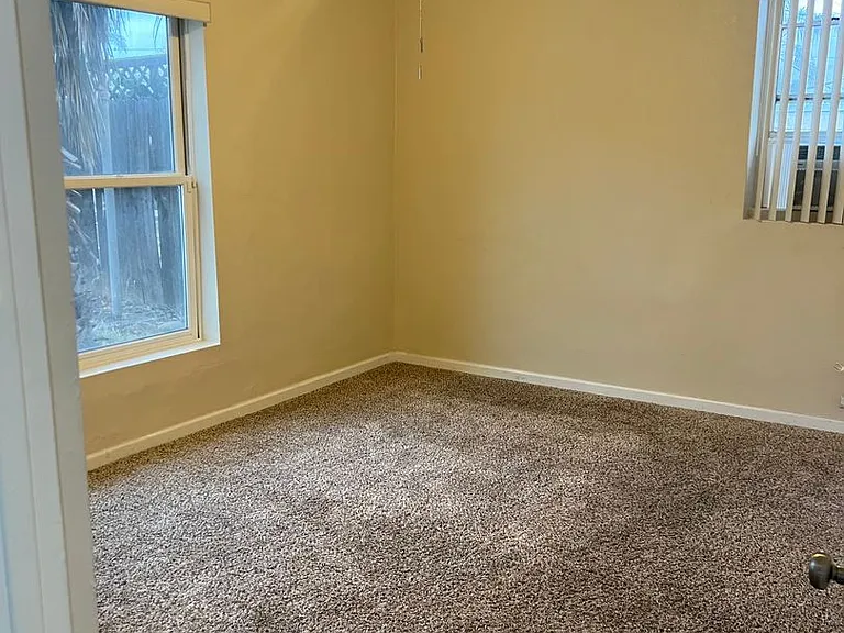 Julian Avenue 12652 (1 - 3) — Photo 30