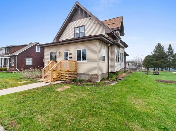 2216 Monroe St, New Holstein, WI 53061