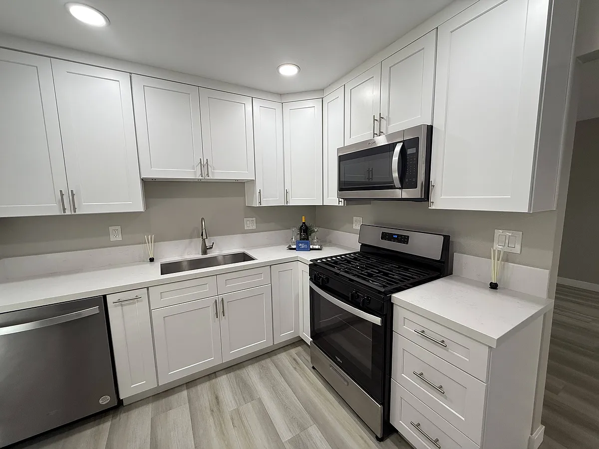 Building Photo - Le Mar Apartments