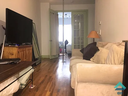Rented by EXR | media 6