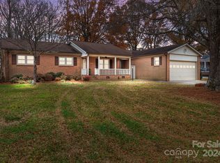 618 Lake Dr, Rockwell, NC 28138