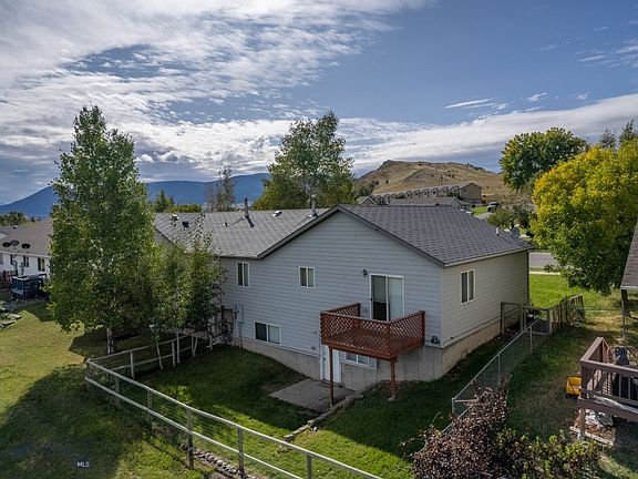 3rd image of 1328 Wineglass Ln