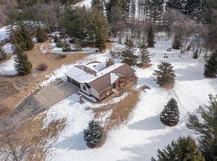 1928 Erin Mountin Ct, Hartford, WI 53027