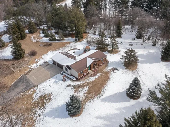 1928 Erin Mountin COURT, Hartford, WI 53027