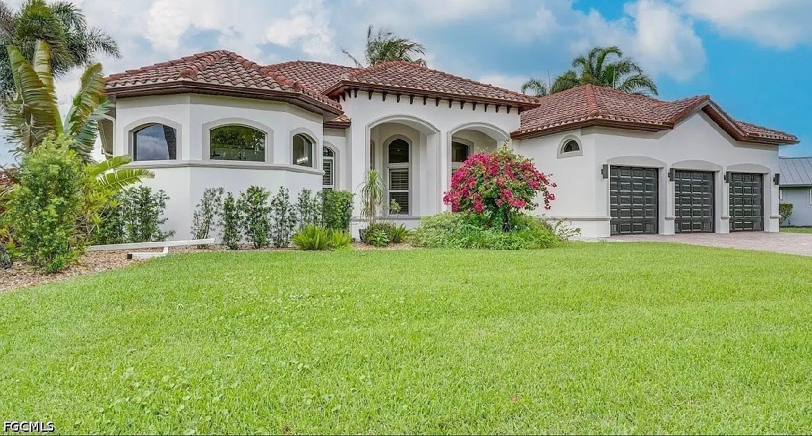 4 bed, 3.5 bath, 3902 sqft, $5,999 — Photo 1