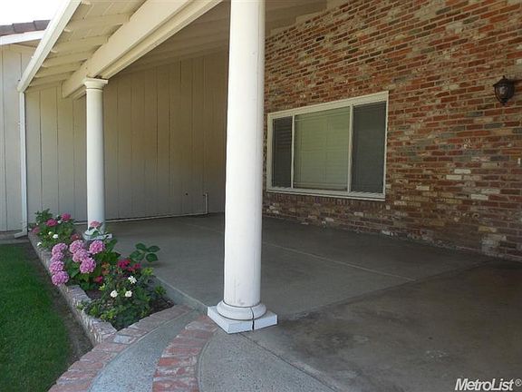 4th image of 2406 W Sheridan Way
