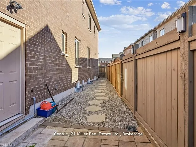 3083 Streamwood Pass — Photo 39