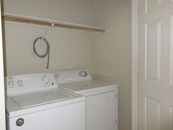 2nd image of 916 Willow Pond St #916 & 918
